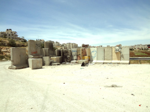 El muro de cemento fuera de Ofer. Los testigos informaron de que el disparo que mató a Nadeem fue disparado por soldados que se encontraban detrás de ese muro.